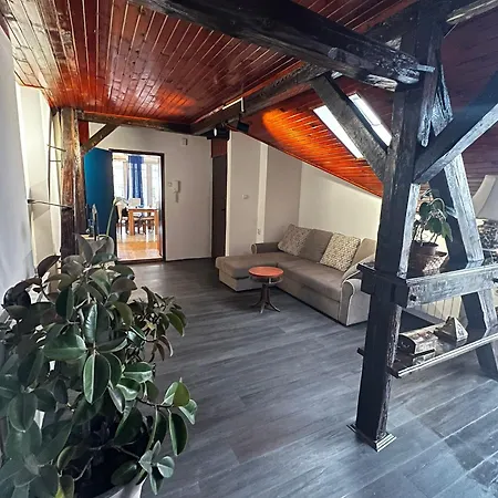 Sky Rooftop Huge Βελιγράδι